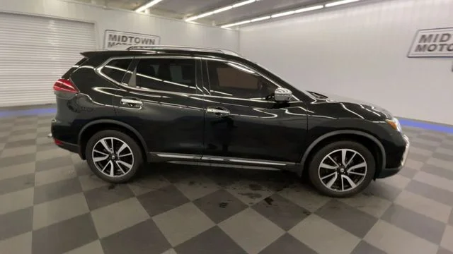 Used 2018 Magnetic Black Nissan SL image 9