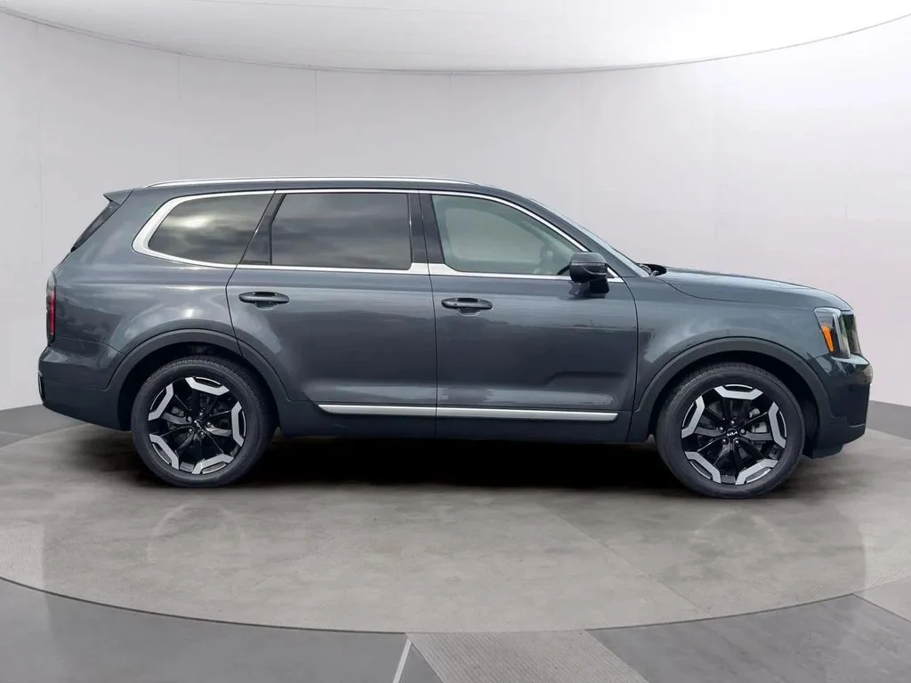 Certified Used 2024 Gravity Gray Kia EX image 6