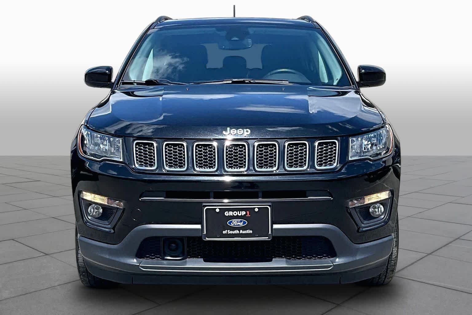 Used 2020 Diamond Black Crystal Pearlcoat Jeep Latitude w/Sun/Safety Pkg image 4