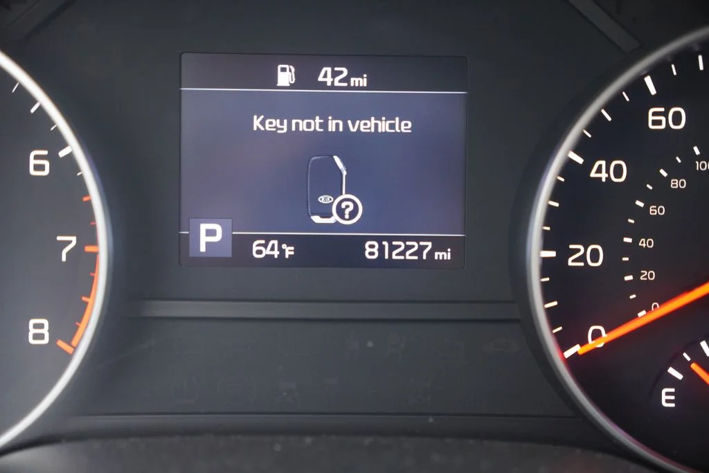 Used 2022 Snow White Pearl Kia LX image 7