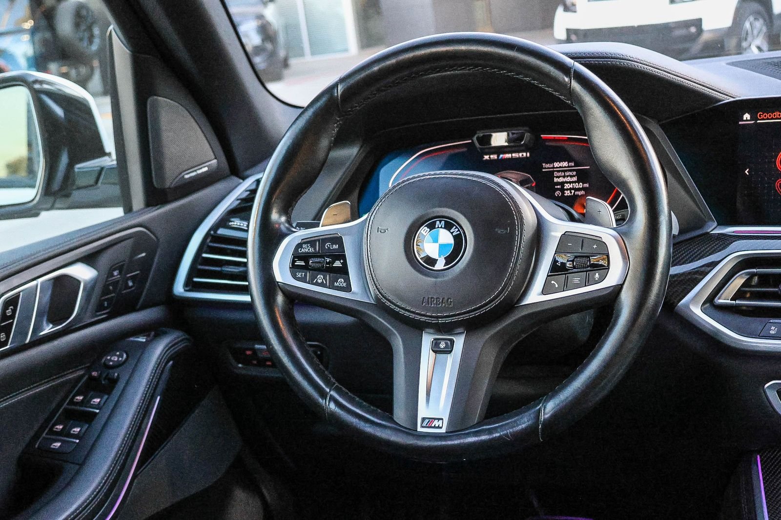 Used 2022 White BMW M50i image 23