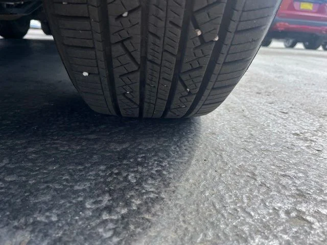 Used 2010  Nissan SL image 2