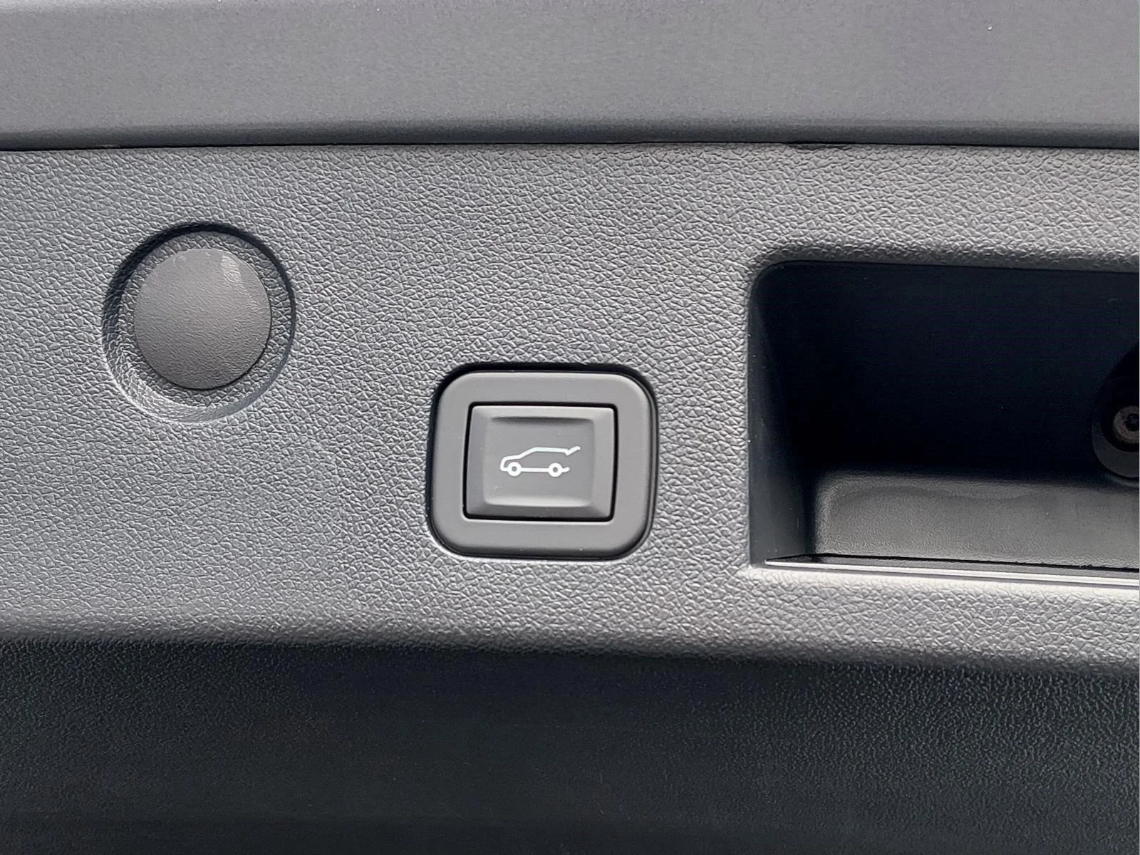 Used 2025 Sterling Gray Metallic Chevrolet AWD RS image 21