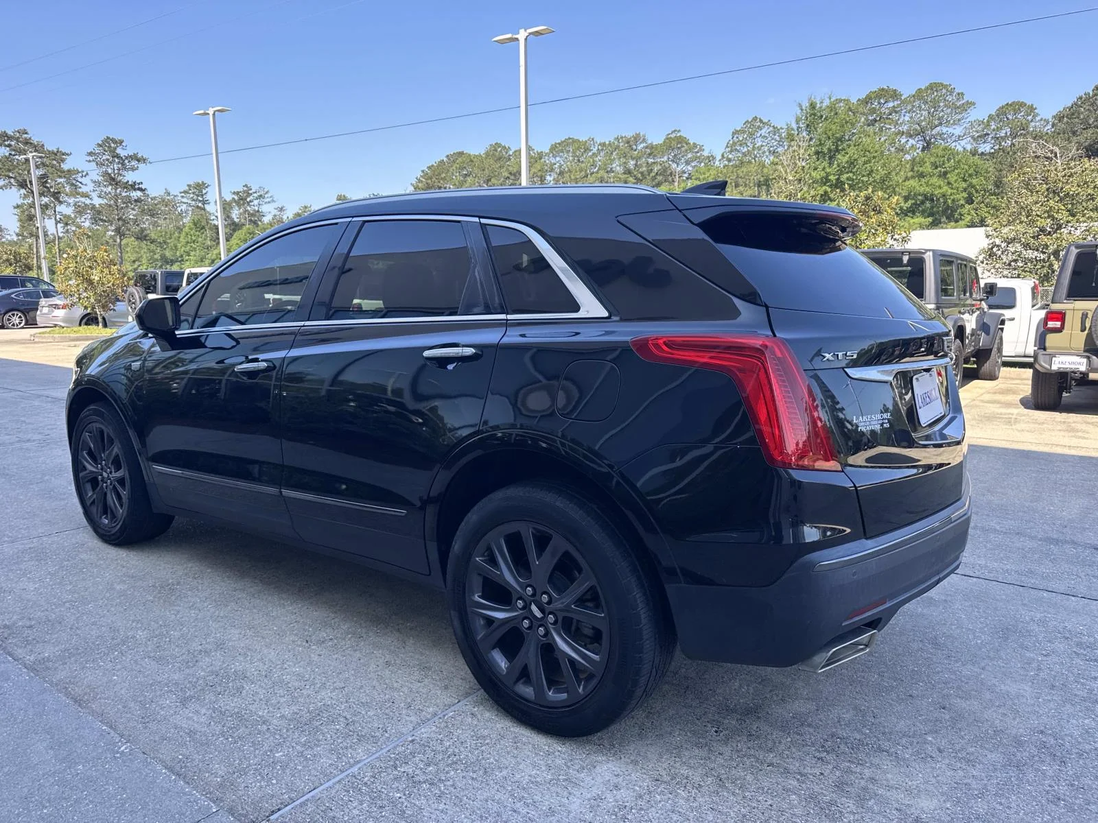 Used 2018 Black Cadillac FWD 4dr Luxury image 5