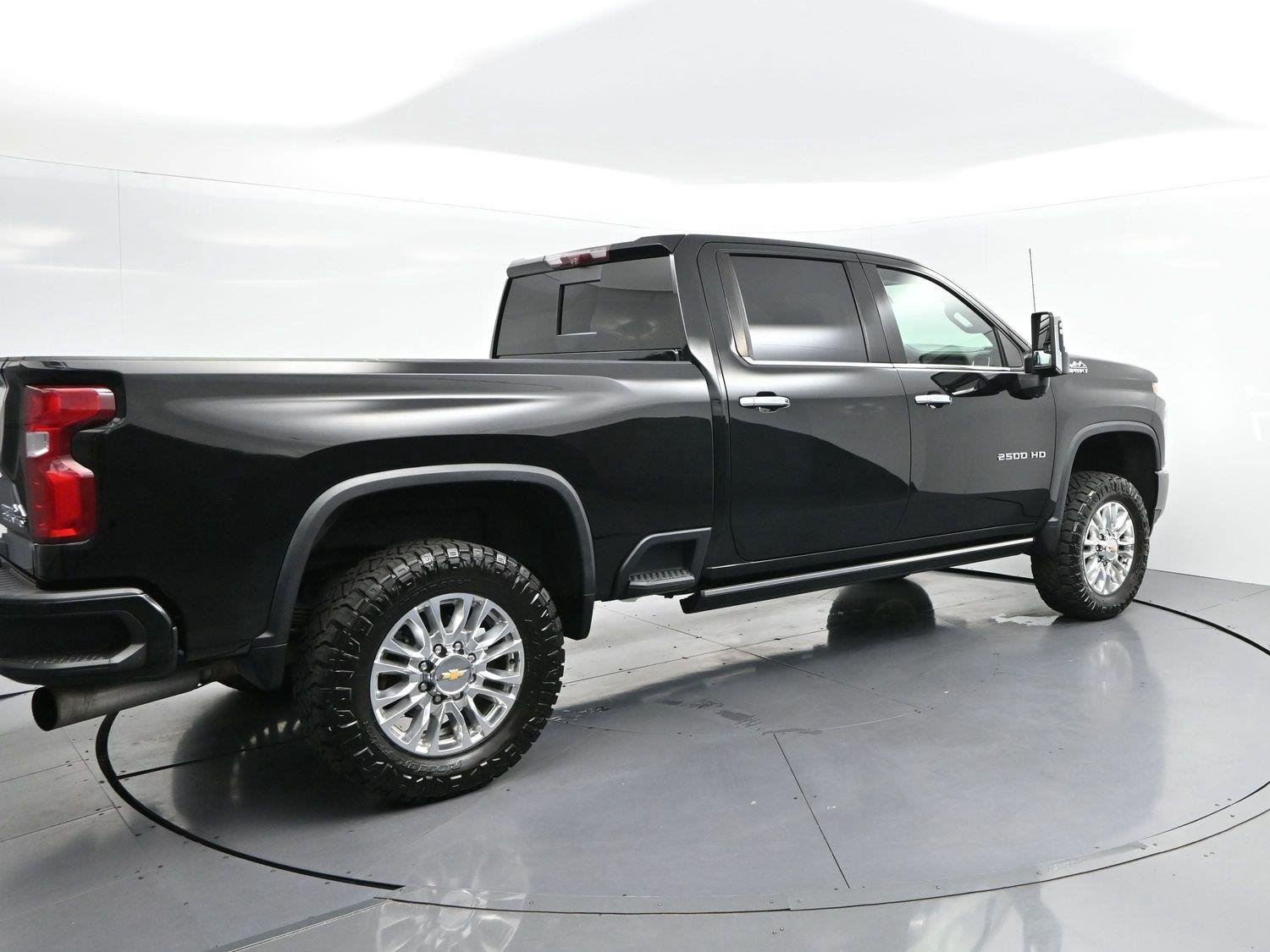 Used 2023 BLACK Chevrolet High Country image 6