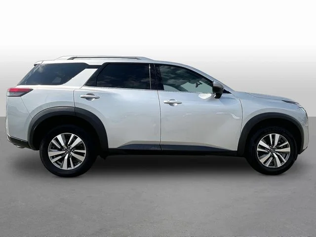 Used 2025 Silver Nissan SL image 8