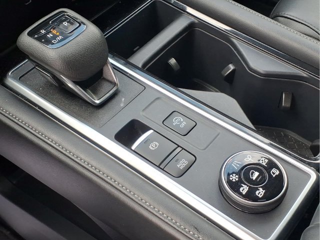 Used 2025  Nissan SL image 9