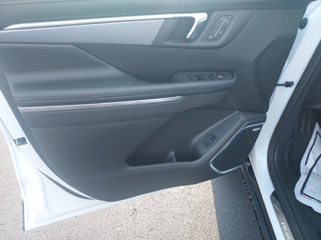 New 2027 Iridescent White Tricoat Buick Sport Touring image 12