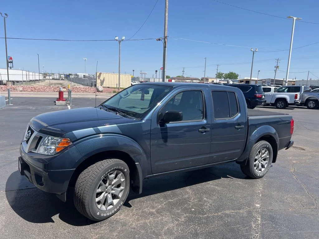 2021 Nissan Frontier SV Crew Cab 4X4 SWB's photo
