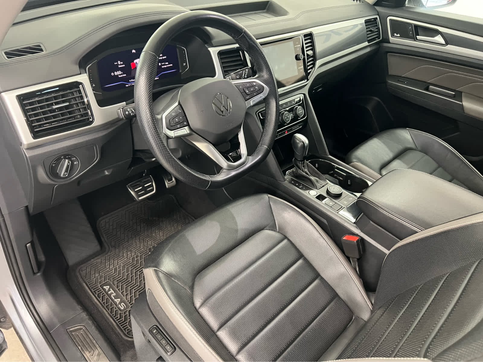 2023 Volkswagen Atlas SEL Premium R-Line - Photo 13