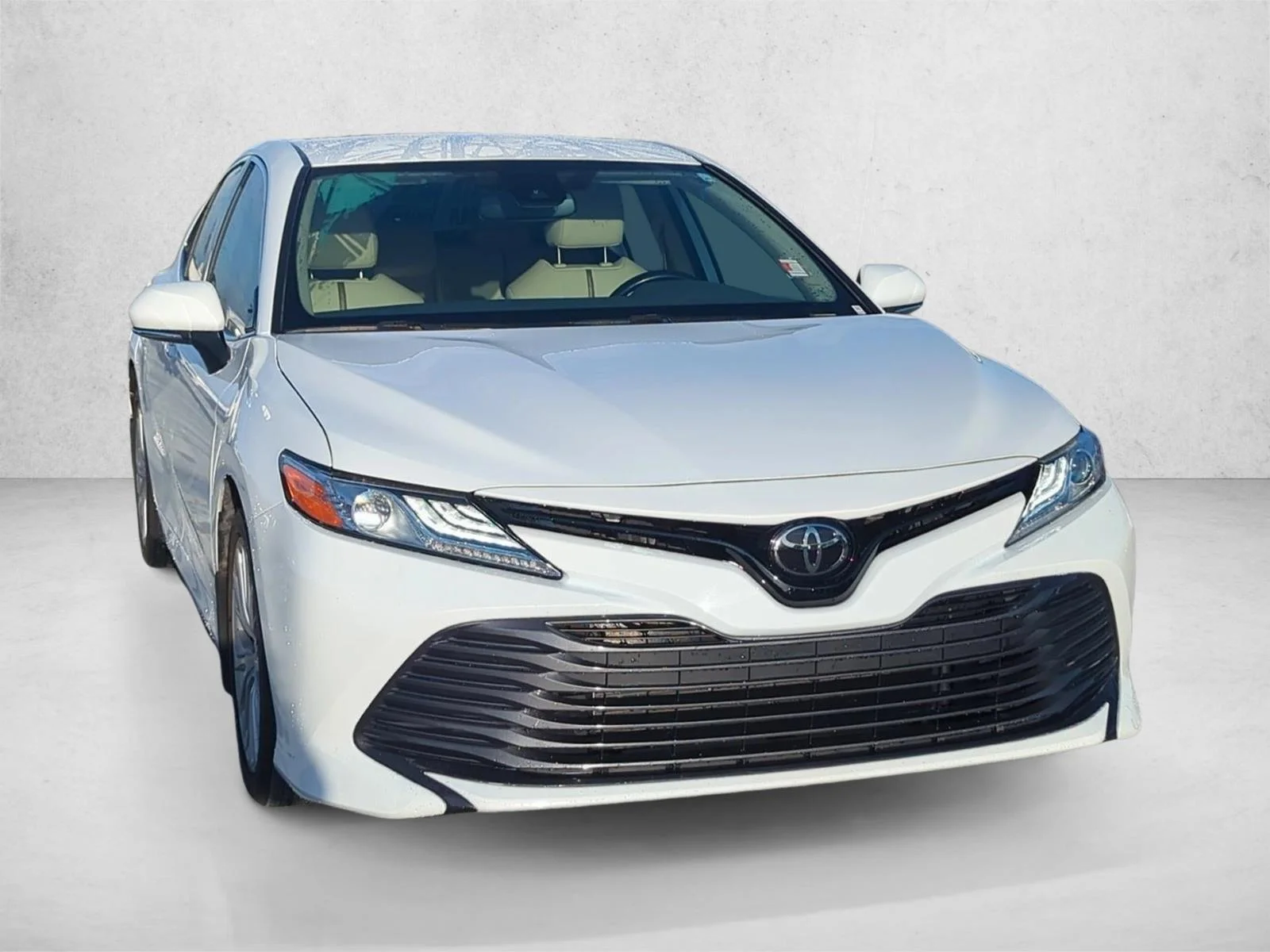 Used 2019 Super White Toyota XLE image 2