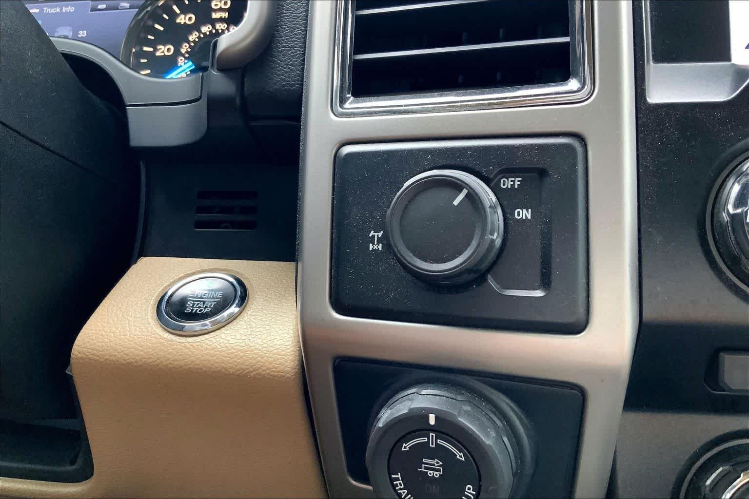 Used 2017 White Platinum Metallic Tri-Coat Ford Lariat image 30