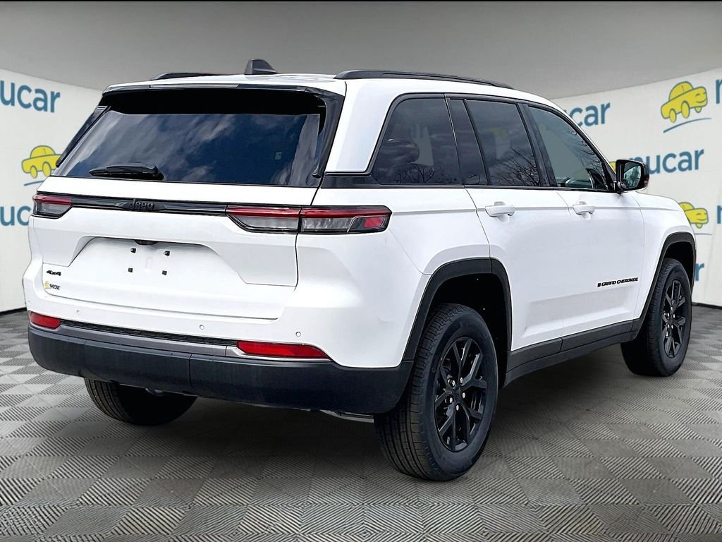 New 2026 Bright White Clear-Coat Exterior Paint Jeep Altitude image 7