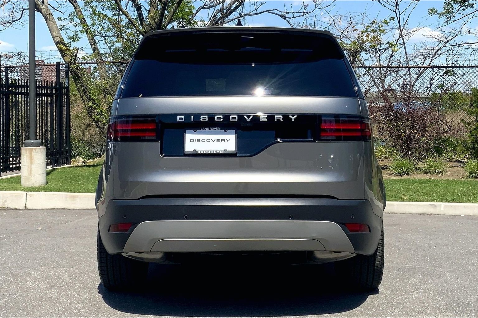 Certified Used 2025 Silicon Silver Premium Metallic Land Rover S image 4