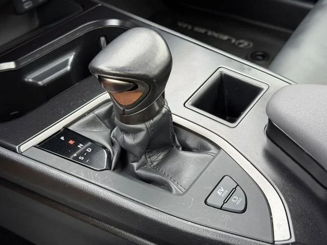 2024 Lexus UX Hybrid 250h - Photo 20