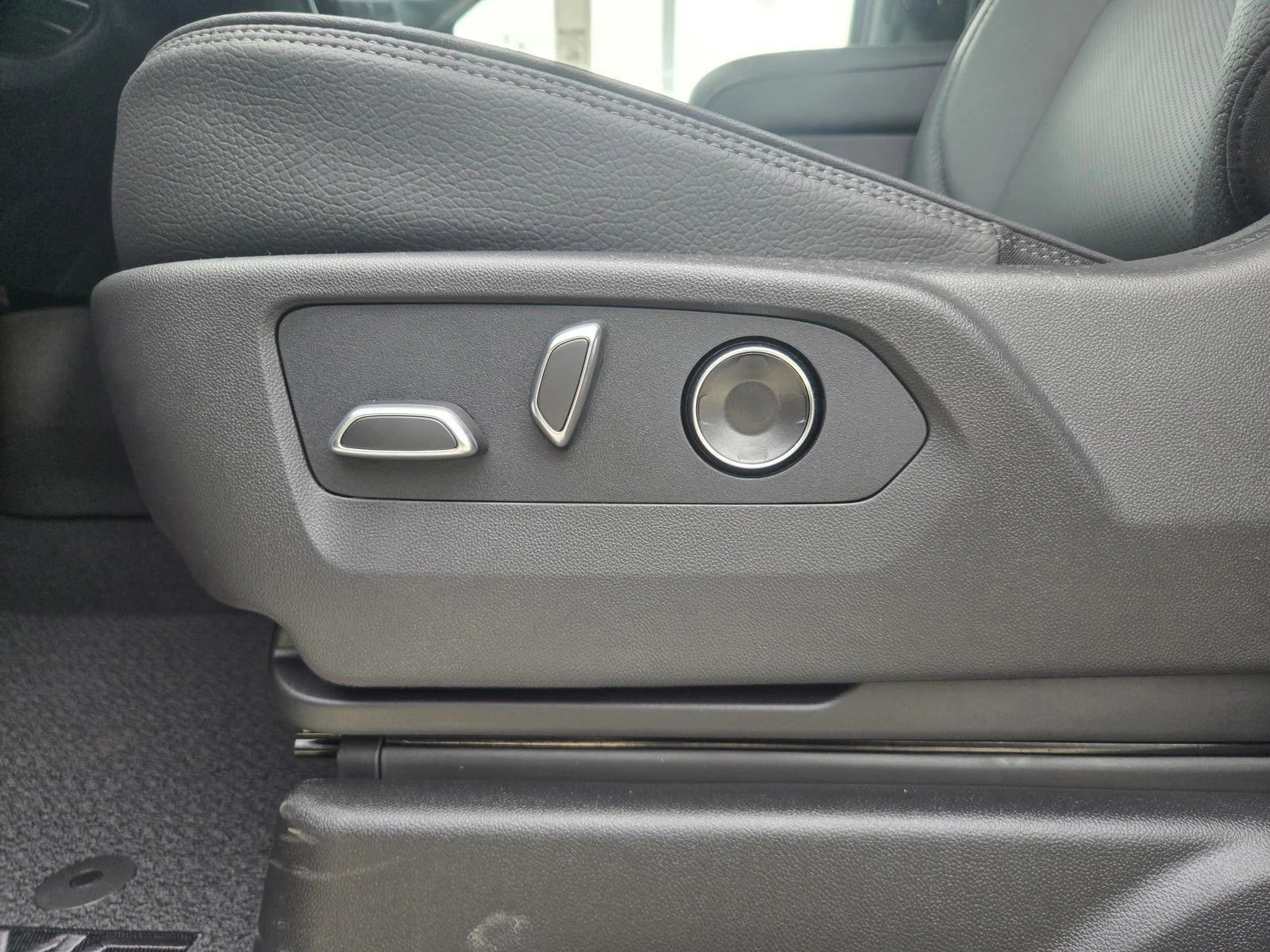 2026 GMC Yukon XL Denali - Photo 12