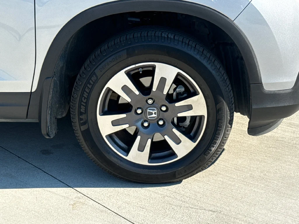 Used 2018 Lunar Silver Metallic Honda RTL-T image 11
