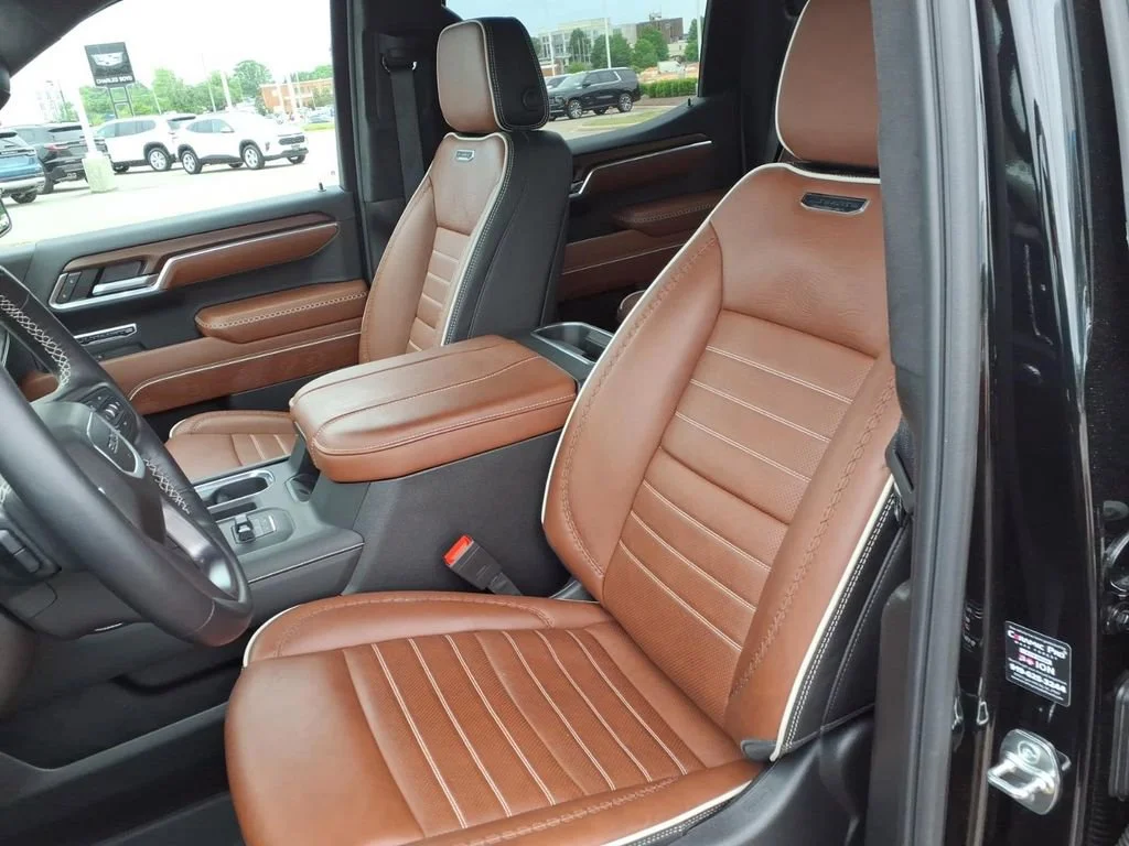 Used 2025 Onyx Black GMC Denali Ultimate image 17