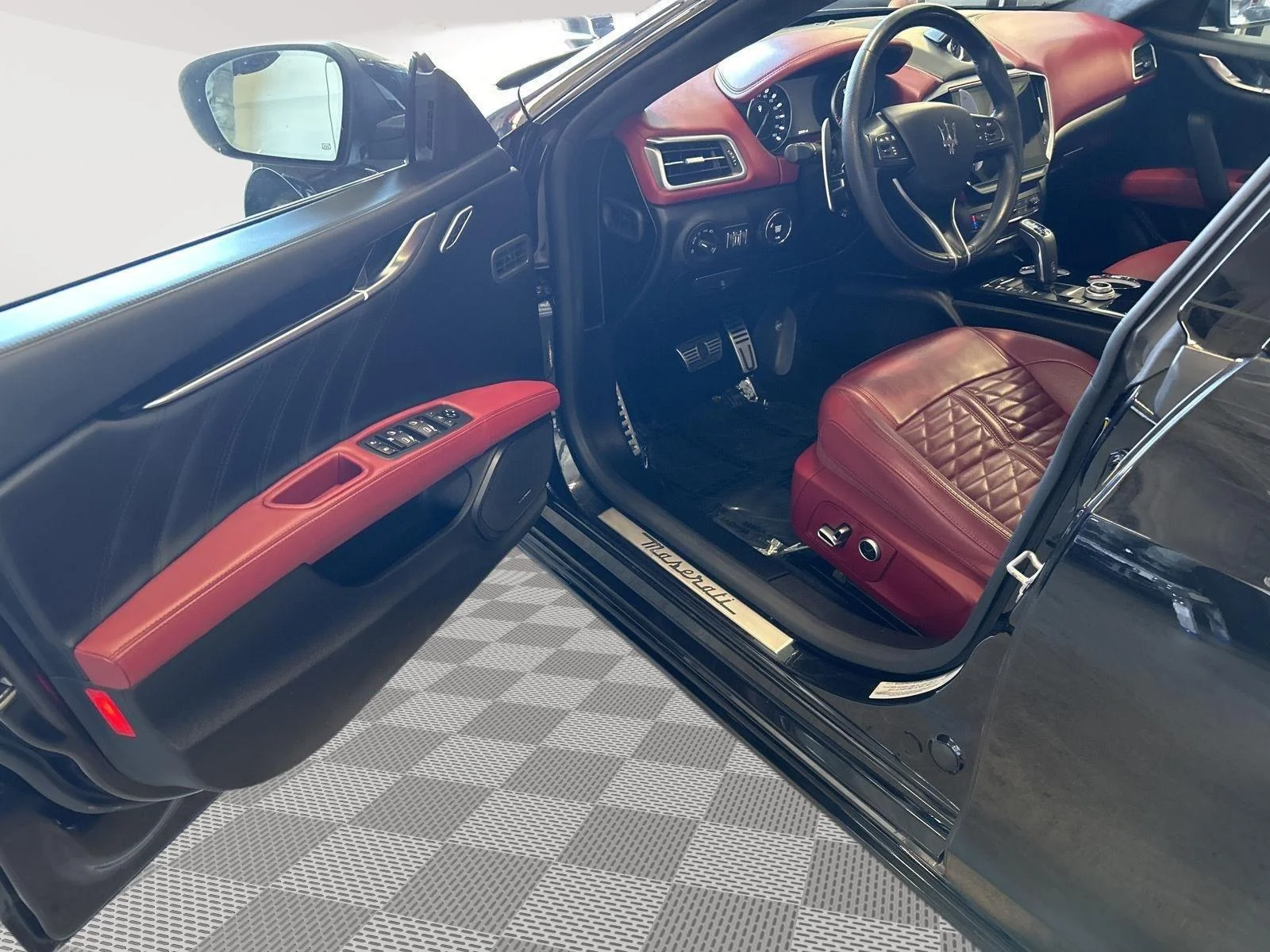 Used 2022 Nero Ribelle Metallic Maserati Modena Q4 image 11