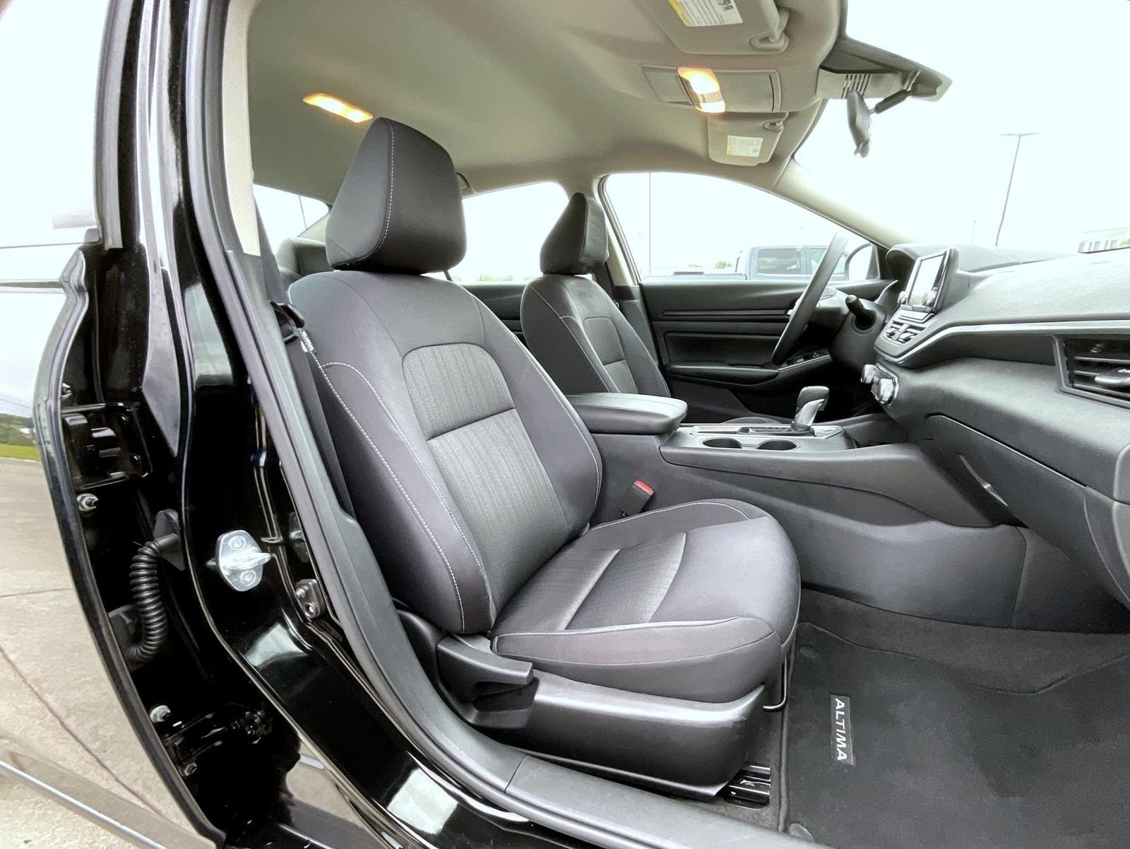 Used 2022 Black Nissan 2.5 S image 16