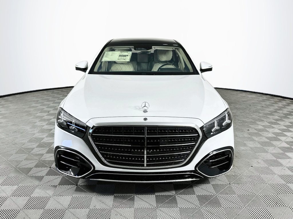 New 2027 MANUFAKTUR Moonlight White Metallic Mercedes-Benz S 580 image 2