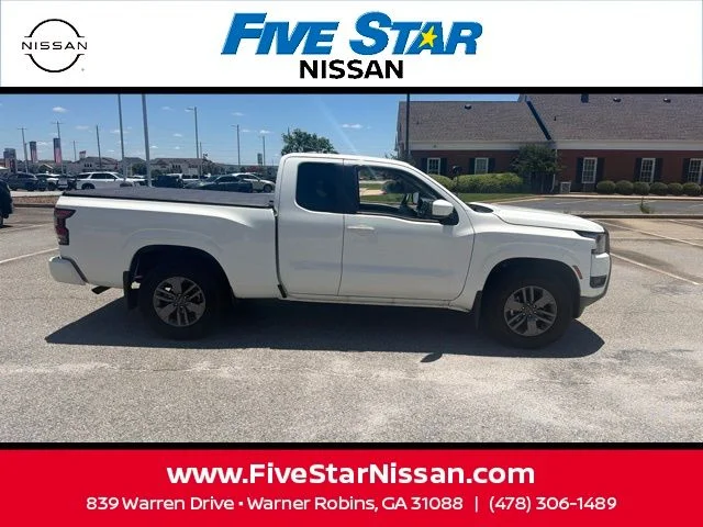 Used 2025 White Nissan SV image 3