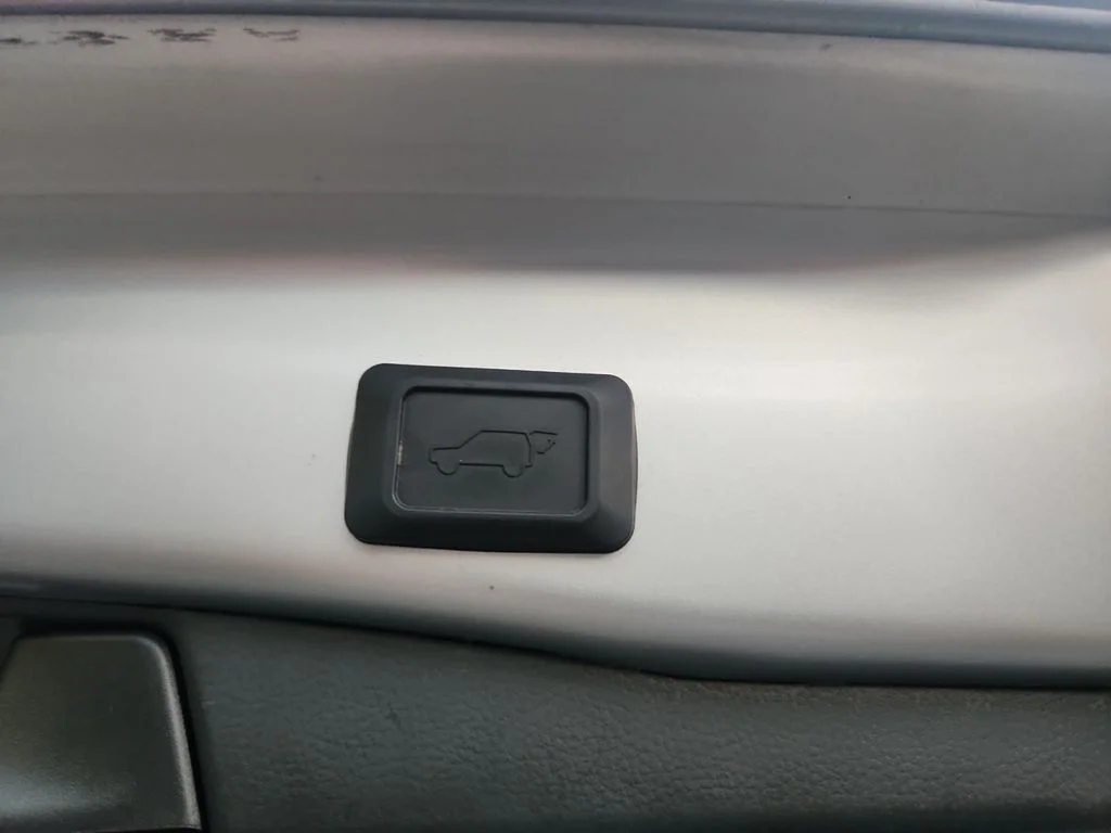 Used 2022 Silver Toyota XLE image 20