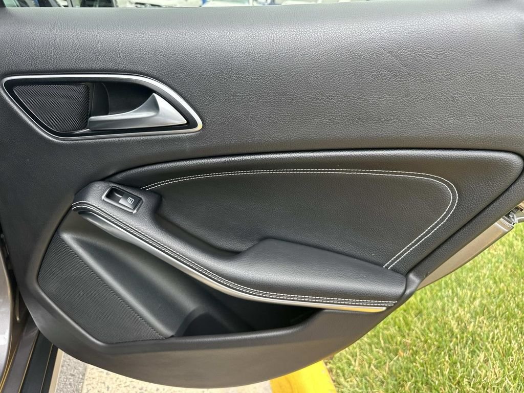 Used 2018 Mountain Gray Metallic Mercedes-Benz GLA 250 image 12