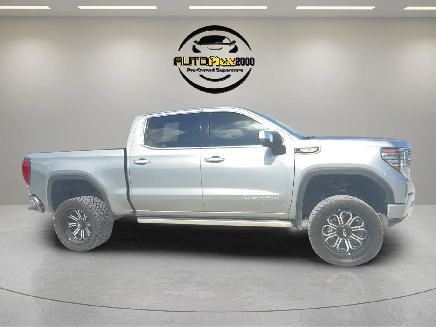 Used 2024 Silver GMC Denali image 8