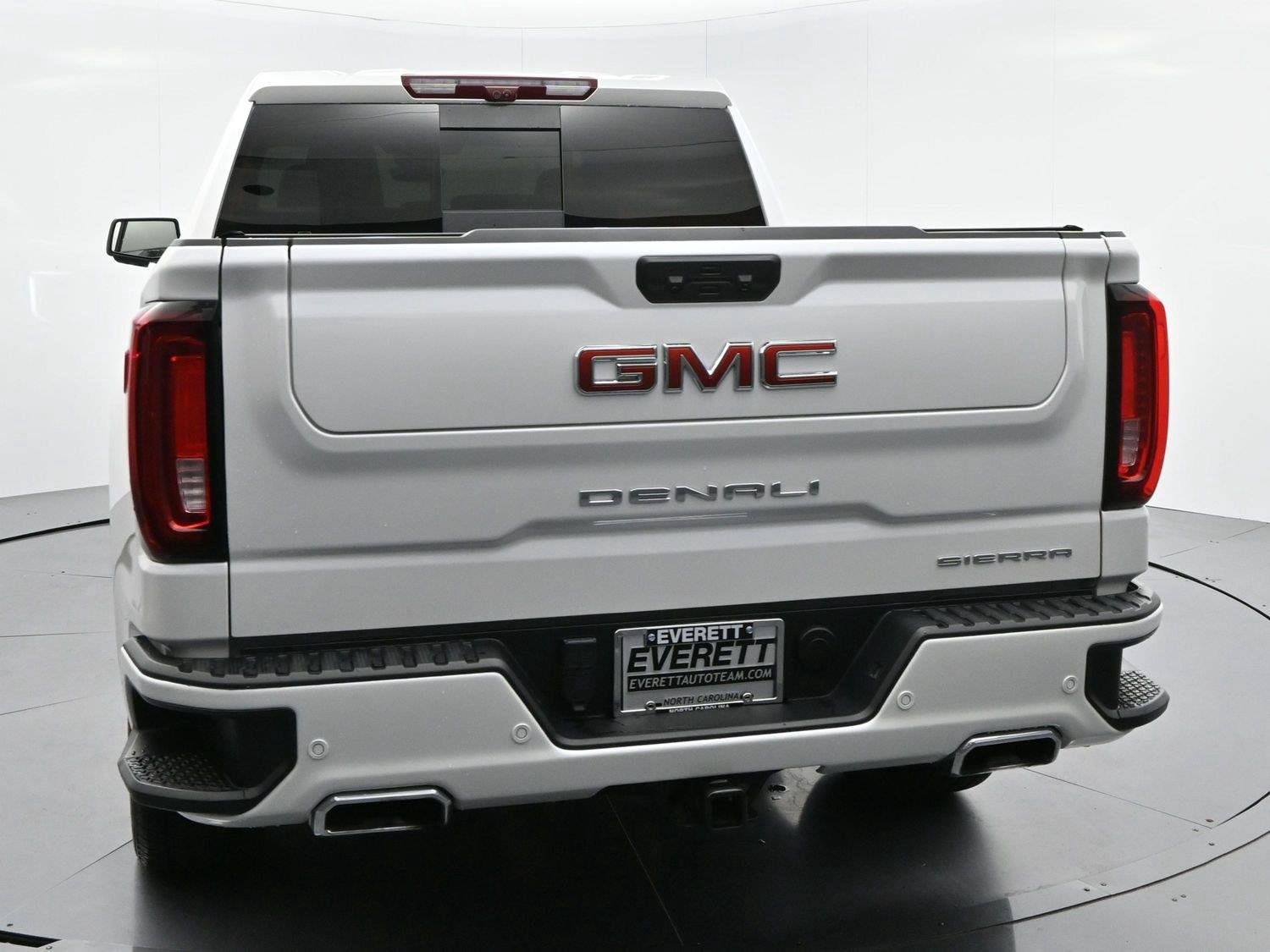 Used 2024 White Frost Tricoat GMC Denali image 6