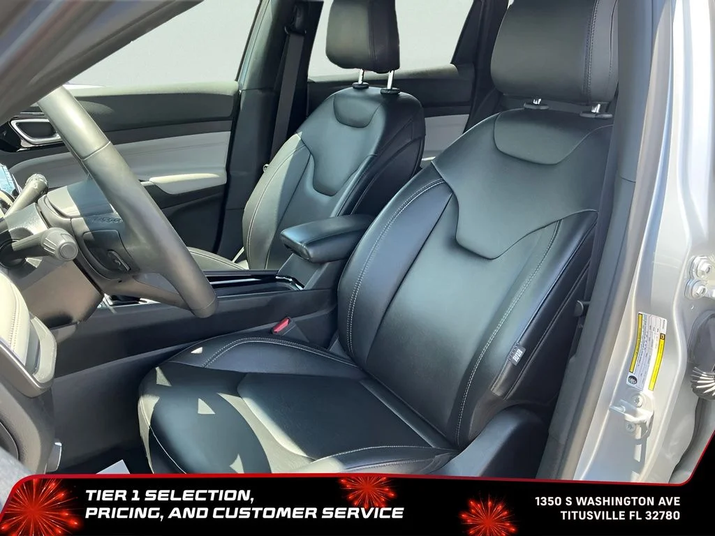 Used 2025 Silver Jeep Limited image 22