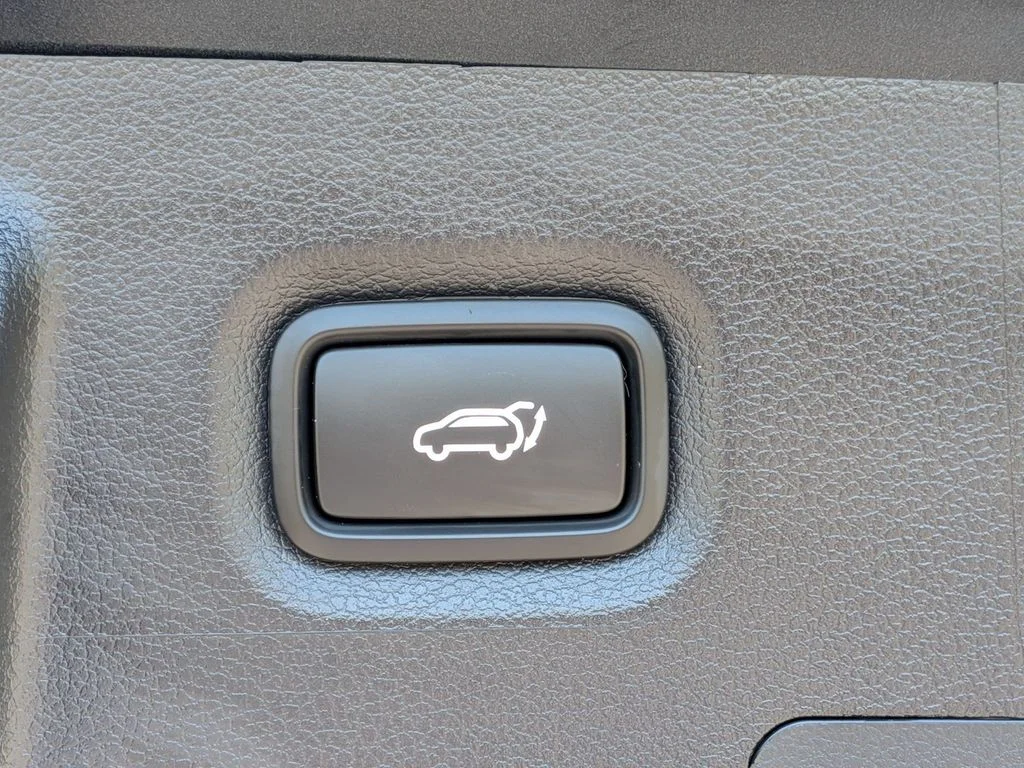 Used 2023 Black Hyundai SEL image 28