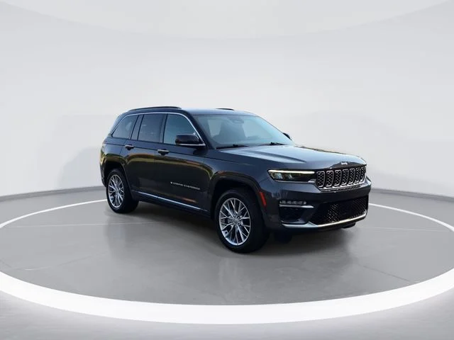 Used 2025 Gray Jeep Summit image 2