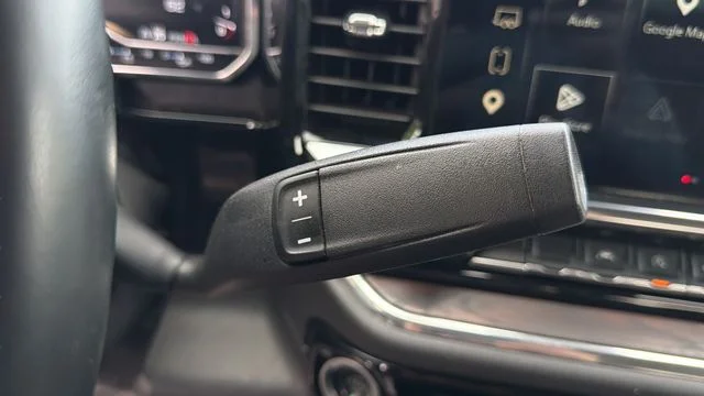 Used 2025 Silver GMC SLT image 29