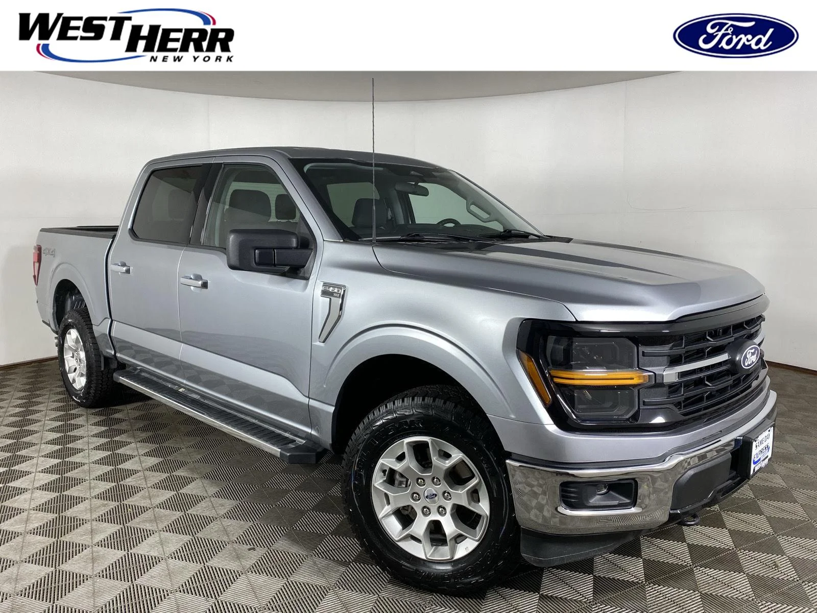 Used 2025 Iconic Silver Ford XLT image 1