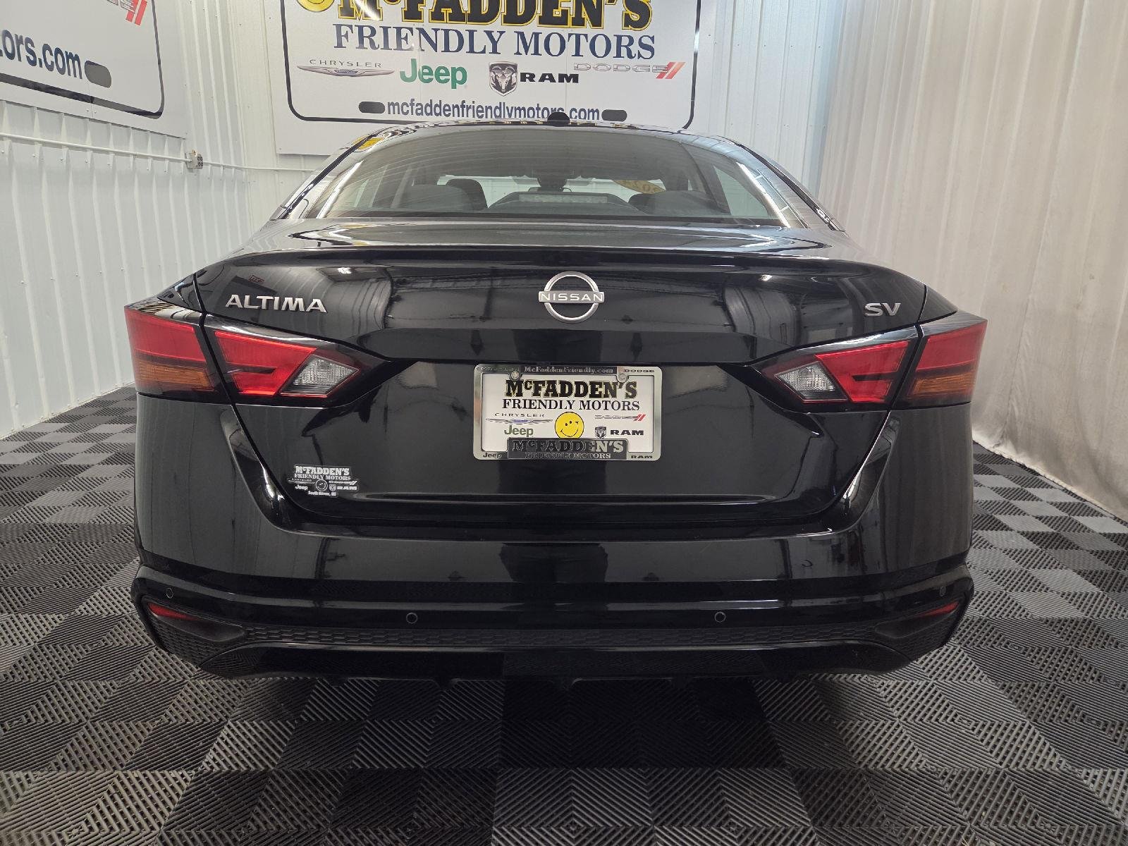 Used 2024 Super Black Nissan 2.5 SV image 8
