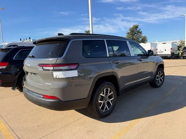 New 2027 Gray Jeep Laredo X image 12