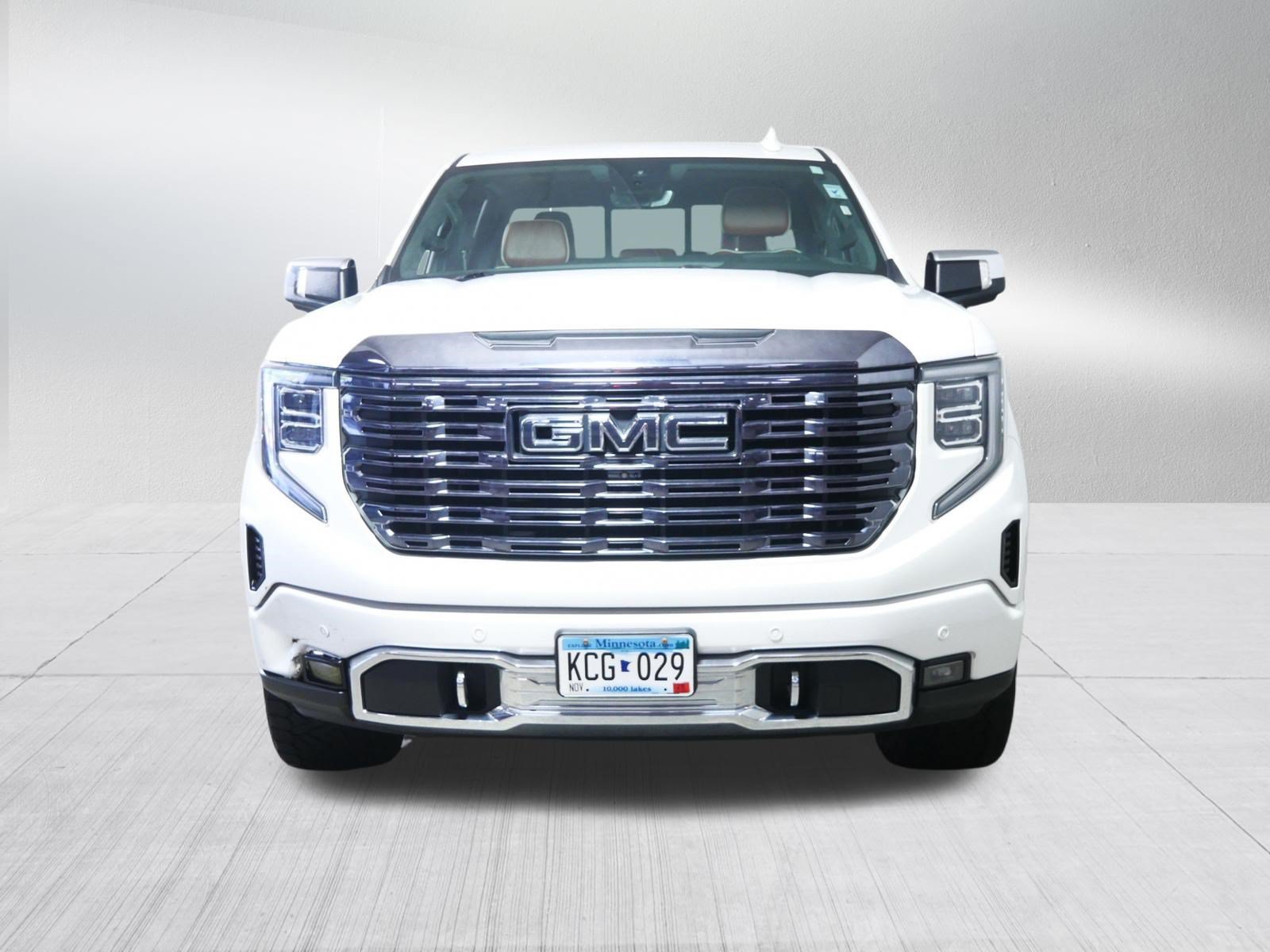 Used 2023 White Frost Tricoat GMC Denali Ultimate image 2