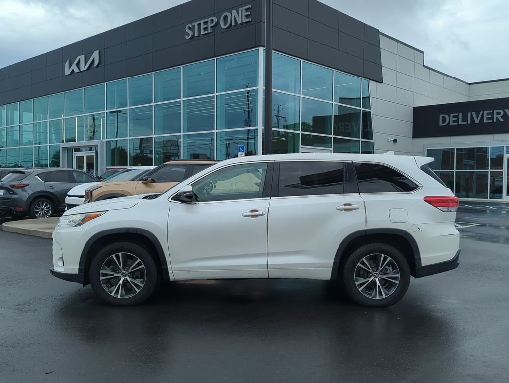 Used 2017 White Toyota LE Plus image 4