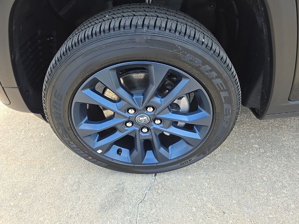 New 2026 Diamond Black Crystal Pearl-Coat Exterior Paint Jeep  image 27