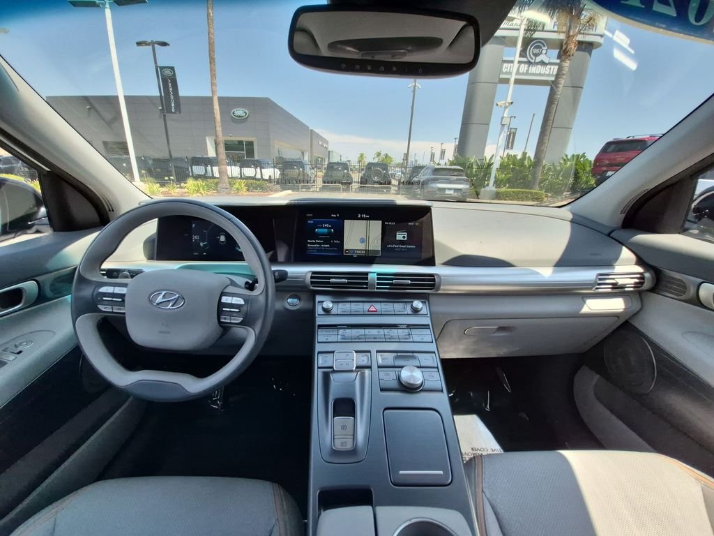 Used 2021 White Hyundai Blue image 27