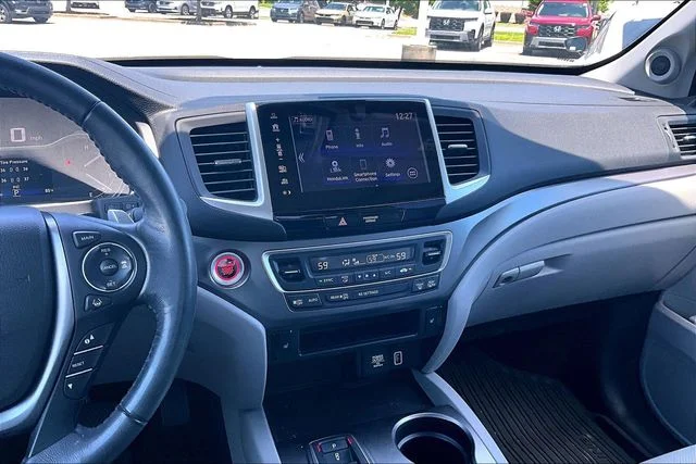 Used 2020 Lunar Silver Metallic Honda RTL image 9