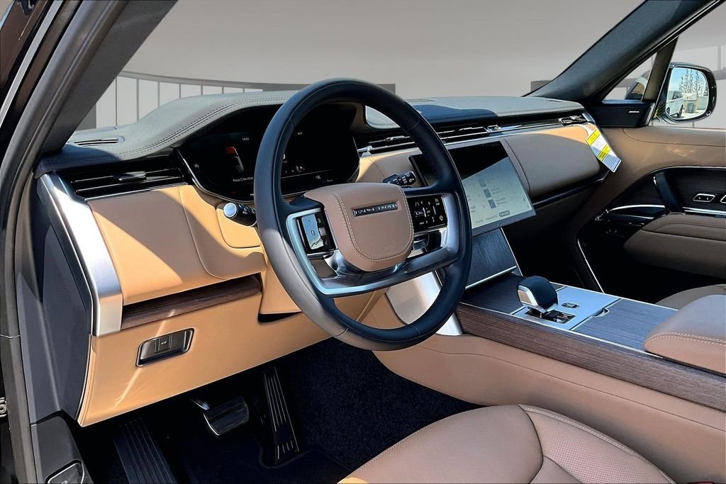 New 2026 SANTORINI BLACK Land Rover SE image 6