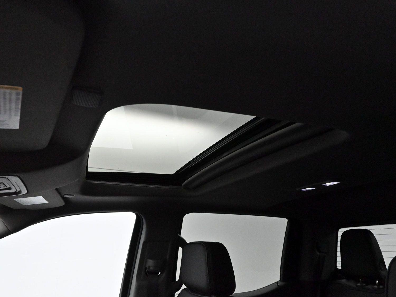 Used 2025 Onyx Black GMC Denali image 29