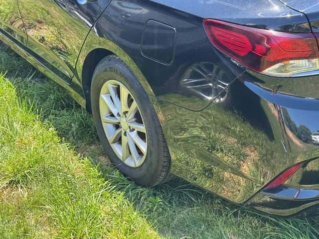 Used 2018 Black Hyundai SE image 21