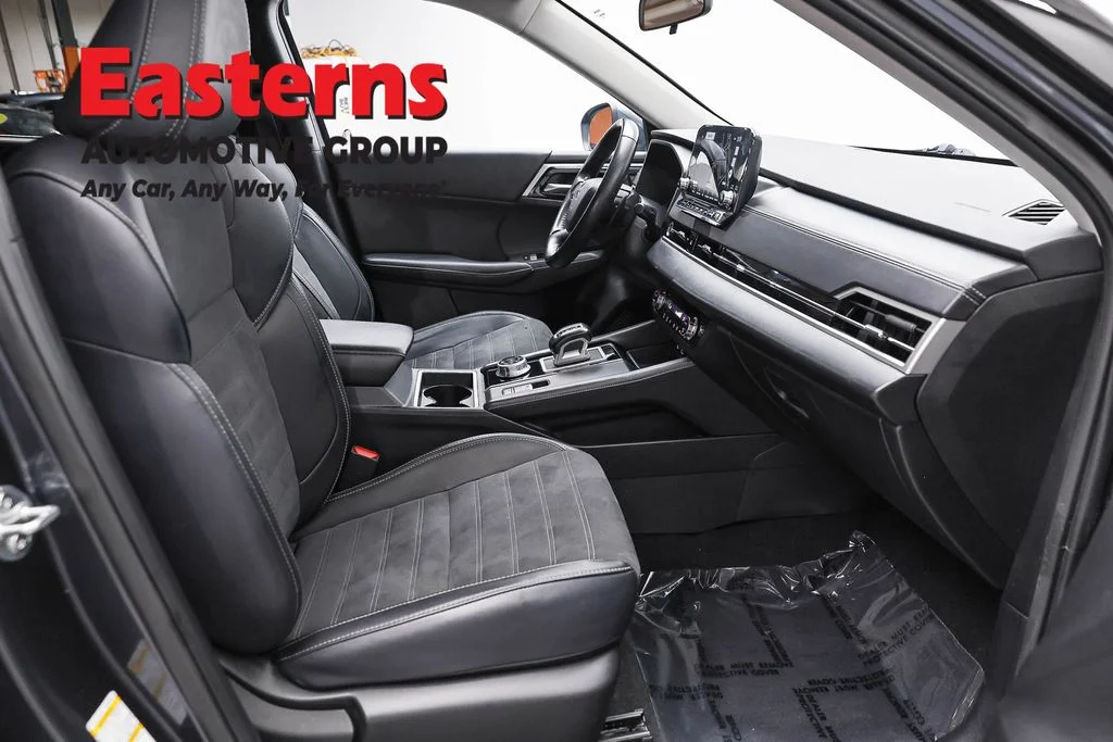 Used 2024 Gray Mitsubishi SE image 23