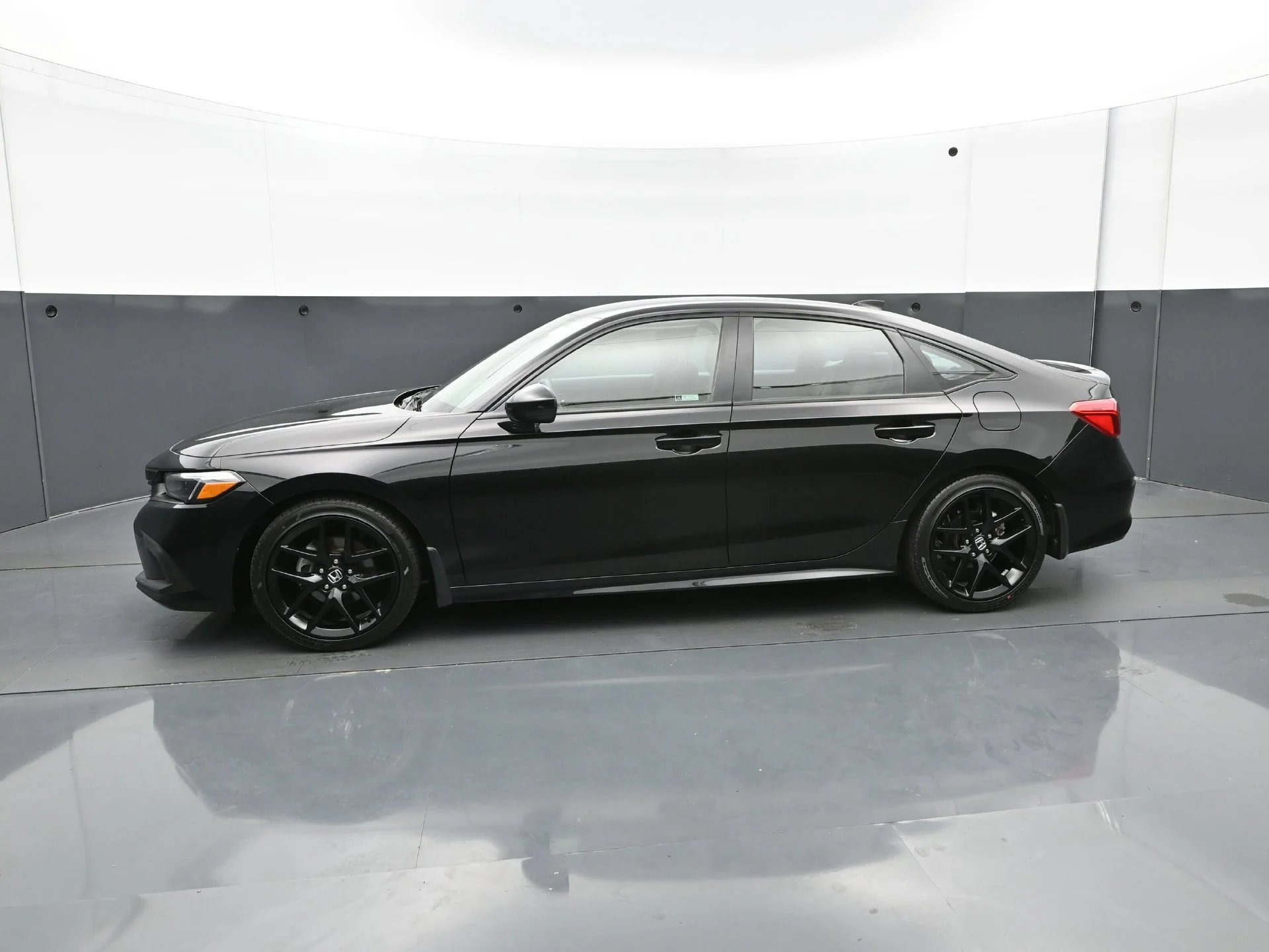 Used 2024  Honda 4D SEDAN 2.0L SPORT AUTO image 3