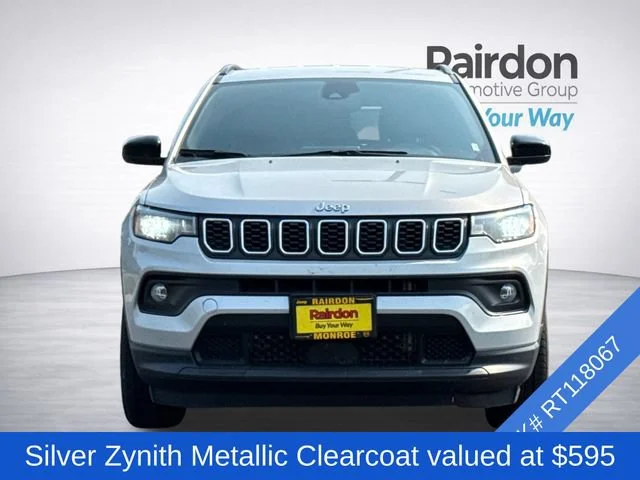 Used 2024 Silver Zynith Metallic Clearcoat Jeep Latitude image 2