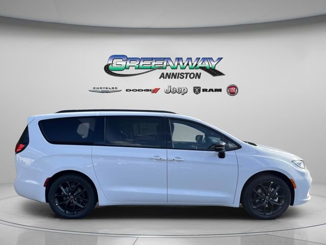 New 2026 Bright White Clear-Coat Exterior Paint Chrysler Select image 8