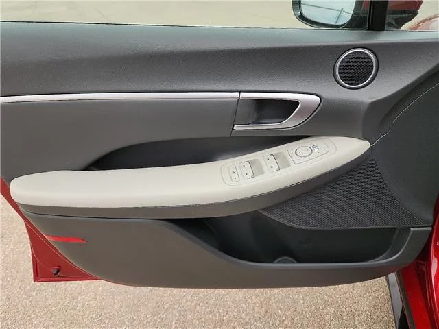 Used 2024 Red Hyundai SEL Front-Wheel Drive image 11